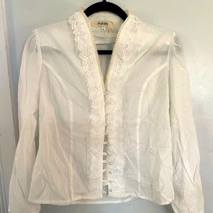 Simple retro victorian 1920s 1940s inspired white button up blouse with pearls